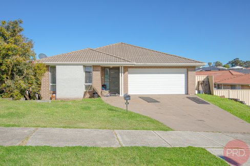 4 Sapphire Drive, RUTHERFORD NSW 2320