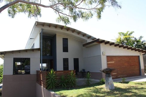 4 Sayre Crescent, BOYNE ISLAND QLD 4680