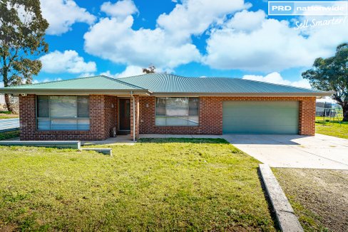 4 Scarborough Way, GUMLY GUMLY NSW 2652