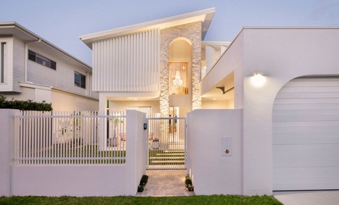 4 Schuster Avenue, MIAMI QLD 4220