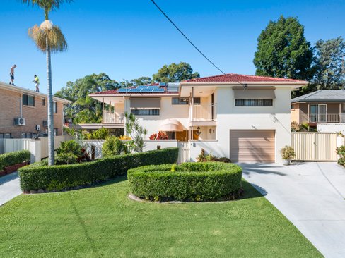 4 Seaview Parade, ELANORA QLD 4221