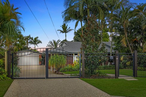 4 Serene Court, Mudgeeraba QLD 4213