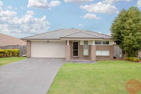 4 Songlark Place, ABERGLASSLYN NSW 2320