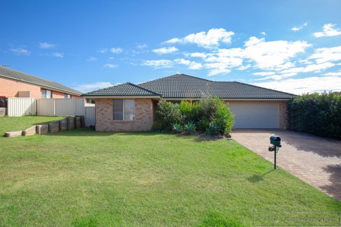 4 Stanton Drive, RAWORTH NSW 2321
