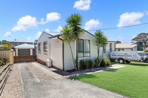 4 Stratford Road, UNANDERRA NSW 2526