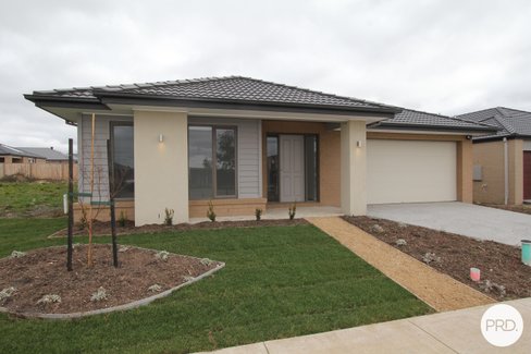 4 Sundance Boulevard, WINTER VALLEY VIC 3358