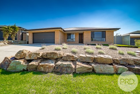 4 Tahara Crescent, ESTELLA NSW 2650