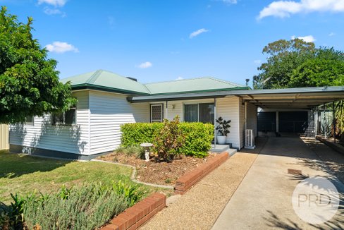 4 The Boulevarde, KOORINGAL NSW 2650