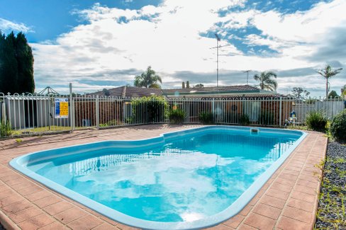 4 Thoar Place, CLAREMONT MEADOWS NSW 2747