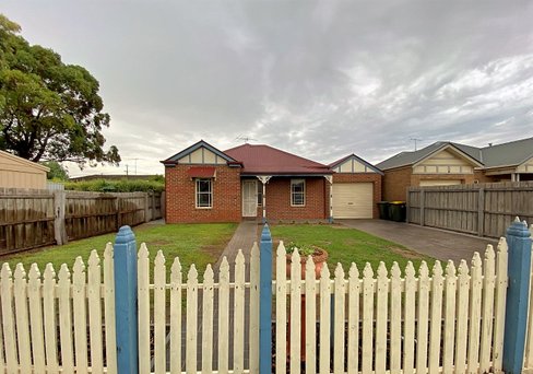 4 Victor Place Lara 3212