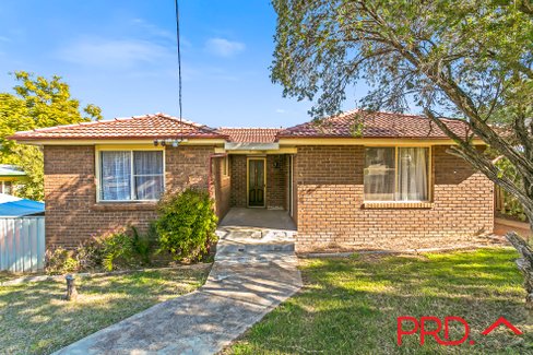 4 Westow Crescent, OXLEY VALE NSW 2340
