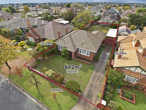 4 Wickham Grove Strathmore 3041