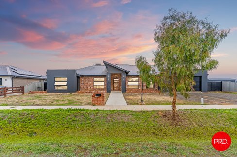 4 Wooleen Court, HUNTLY VIC 3551