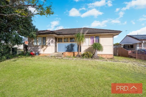 4 Wych Avenue, LURNEA NSW 2170