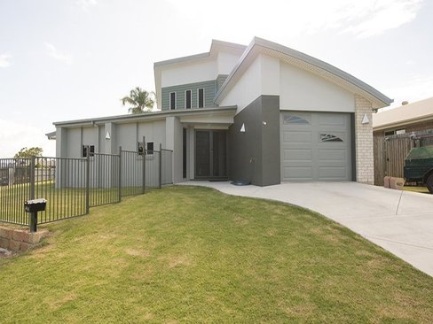 40 Bauhinia Street, BOYNE ISLAND QLD 4680