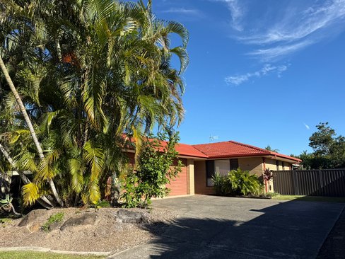 40 Lochinvar Court, ASHMORE QLD 4214