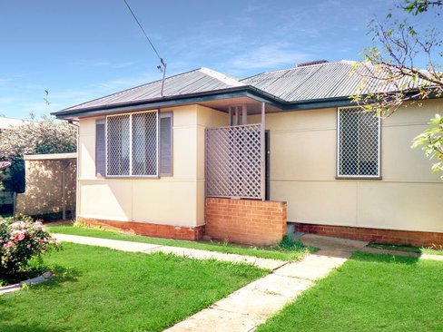 40 Stewart Avenue, TAMWORTH NSW 2340