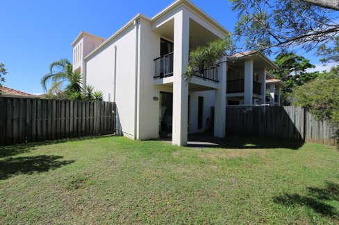 404/2 Gentian Drive, ARUNDEL QLD 4214