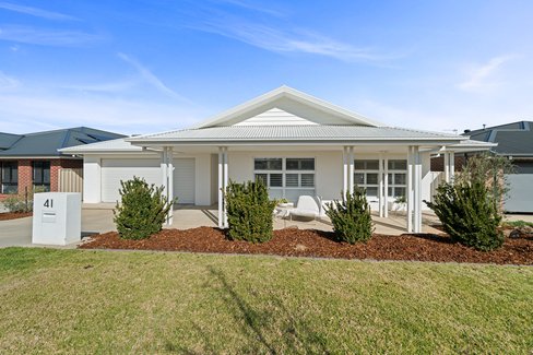 41 Cootamundra Boulevard, GOBBAGOMBALIN NSW 2650