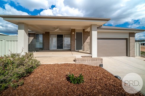 41 Deakin Avenue, LLOYD NSW 2650