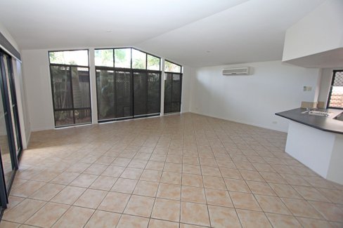 41 Lillywood Circuit, MOLENDINAR QLD 4214