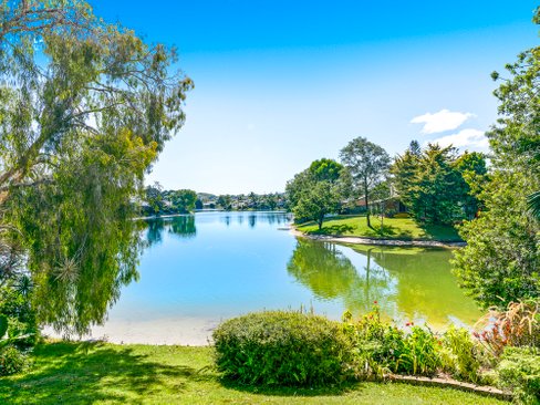 41 Murtha Drive, ELANORA QLD 4221