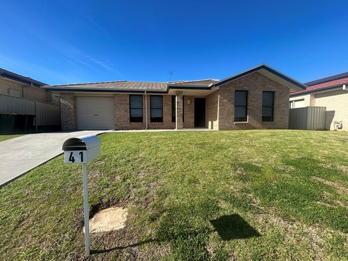 41 Orley Drive, TAMWORTH NSW 2340