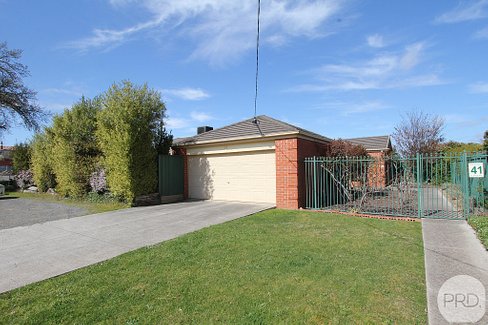 41 St Pauls Way, BAKERY HILL VIC 3350