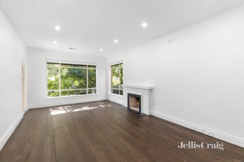 4/10 Hopetoun Rd  Toorak 3142