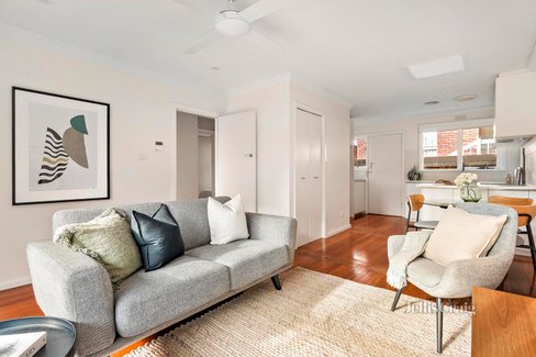 4 11 St Kinnord Street Aberfeldie 3040