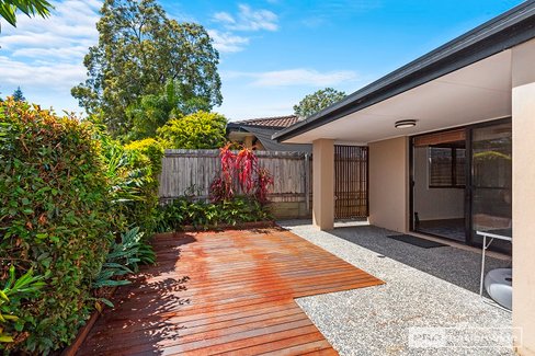 4/13 Schneider Avenue, LABRADOR QLD 4215