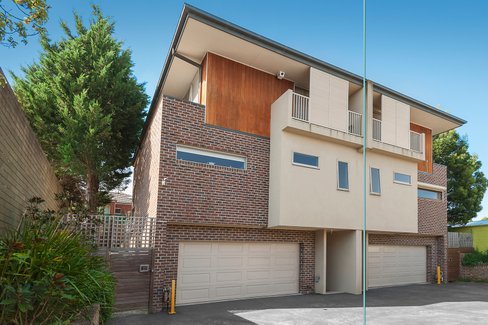 4/14 McCubbin Street Burwood 3125