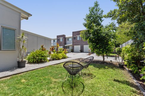 4/16 Sapphire Place, ELANORA QLD 4221