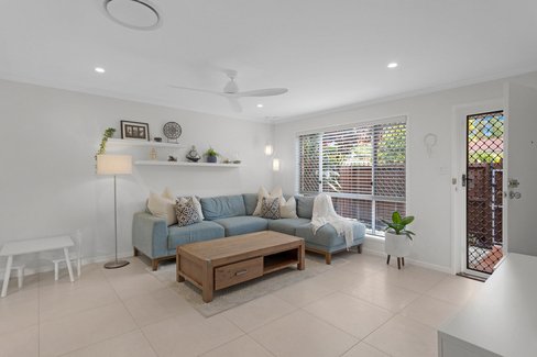 4/18 Bottlewood Court, Burleigh Waters QLD 4220