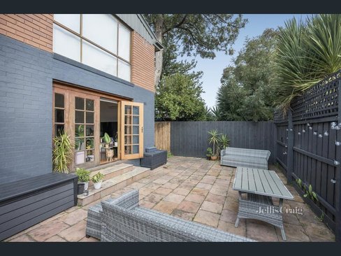 4/19 Alma Street  Malvern East 3145