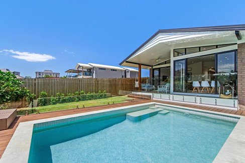 41B Fairway Drive, CLEAR ISLAND WATERS QLD 4226