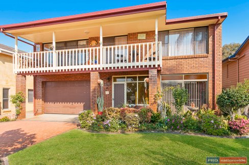 42 Bell Street, DUNBOGAN NSW 2443