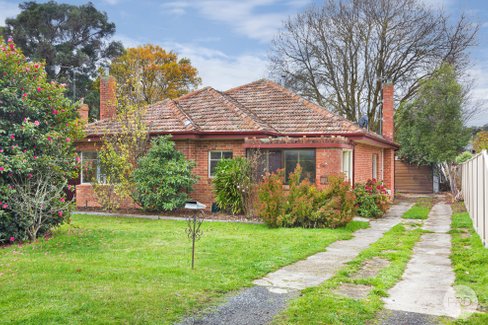 42 Bradbury Street, BROWN HILL VIC 3350