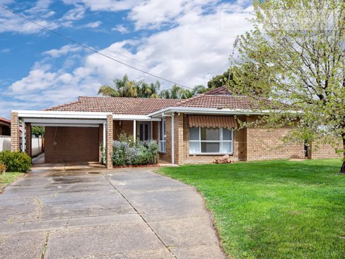 42 Brunskill Road, LAKE ALBERT NSW 2650