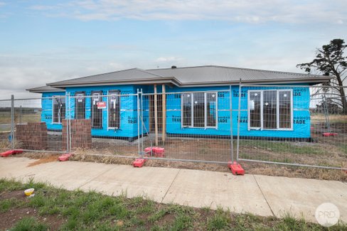 42 Crowther Drive, LUCAS VIC 3350