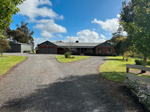 42 Cummins Road, MOUNT ROWAN VIC 3352