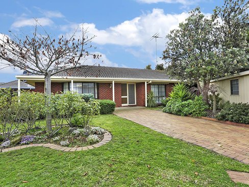 42 Enfield Drive St Albans Park 3219
