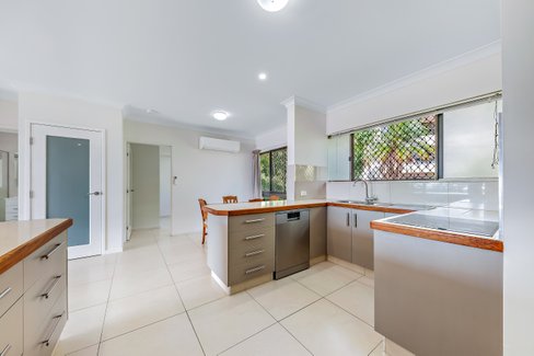 4/2 Eshelby Drive, CANNONVALE QLD 4802