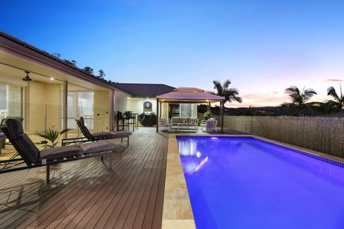 42 Gerard Street, Pacific Pines QLD 4211