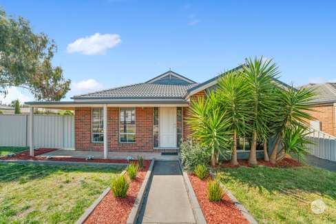 42 Peacock Drive, EPSOM VIC 3551