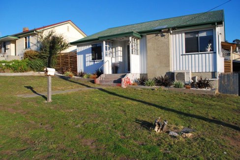 42 Riawena Road, MONTAGU BAY TAS 7018