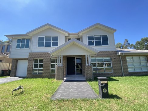 42 Vlatko Drive, WEST HOXTON NSW 2171
