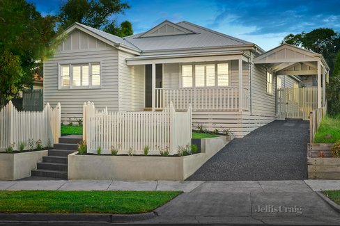 42 Woodhouse Grove Box Hill North 3129