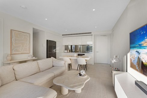 4204/24 The Lanes Boulevard, Mermaid Waters QLD 4218