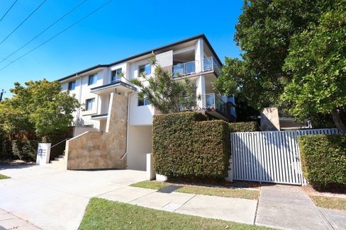 4/21 Middle Street, LABRADOR QLD 4215